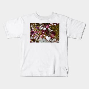 Autumn greets winter Kids T-Shirt